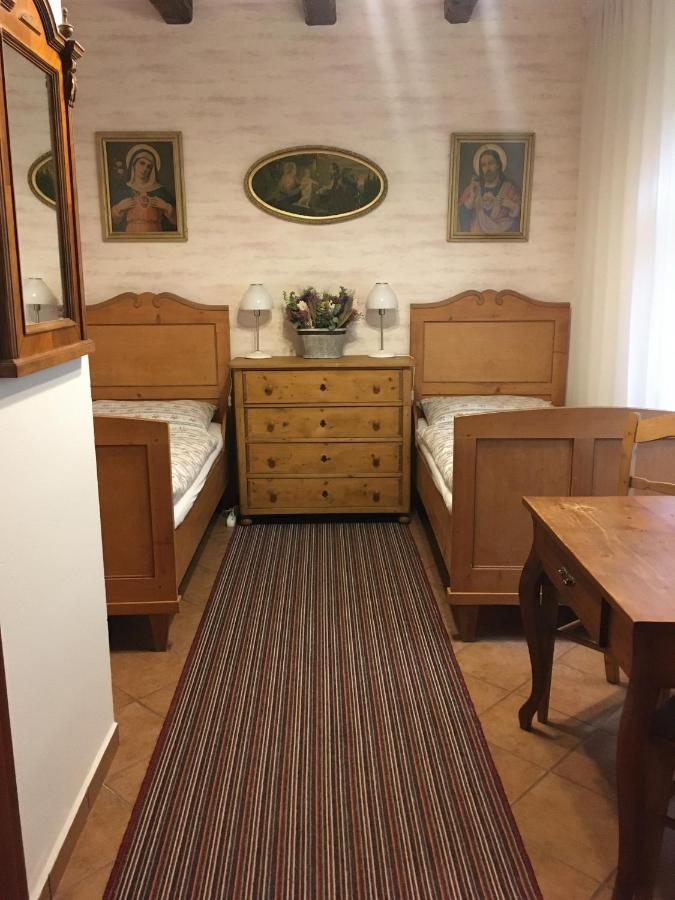 Penzion Primase Dolni Vestonice Buitenkant foto