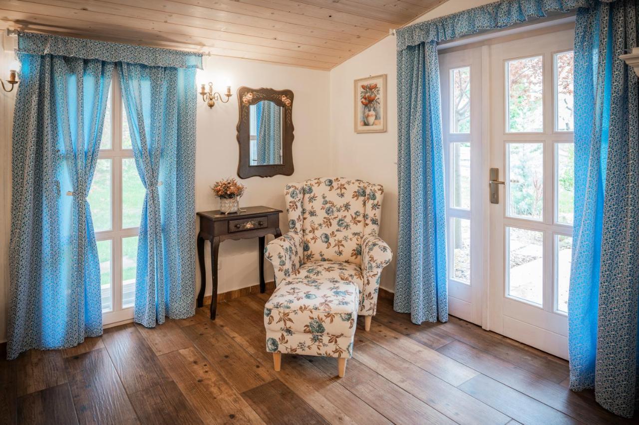 Penzion Primase Dolni Vestonice Buitenkant foto