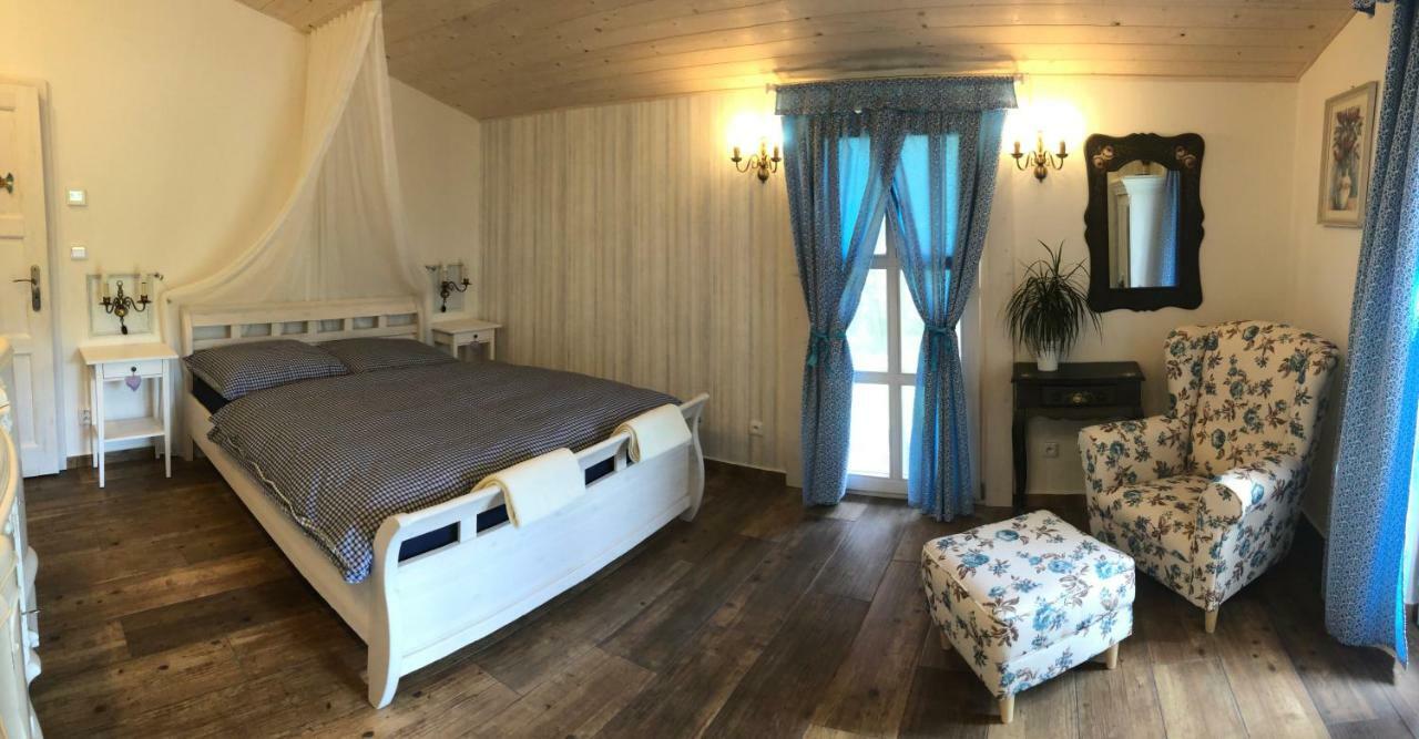 Penzion Primase Dolni Vestonice Buitenkant foto